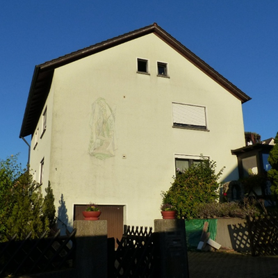 Wohnhaus mit Sgraffito Madonna von der immerwährenden Hilfe